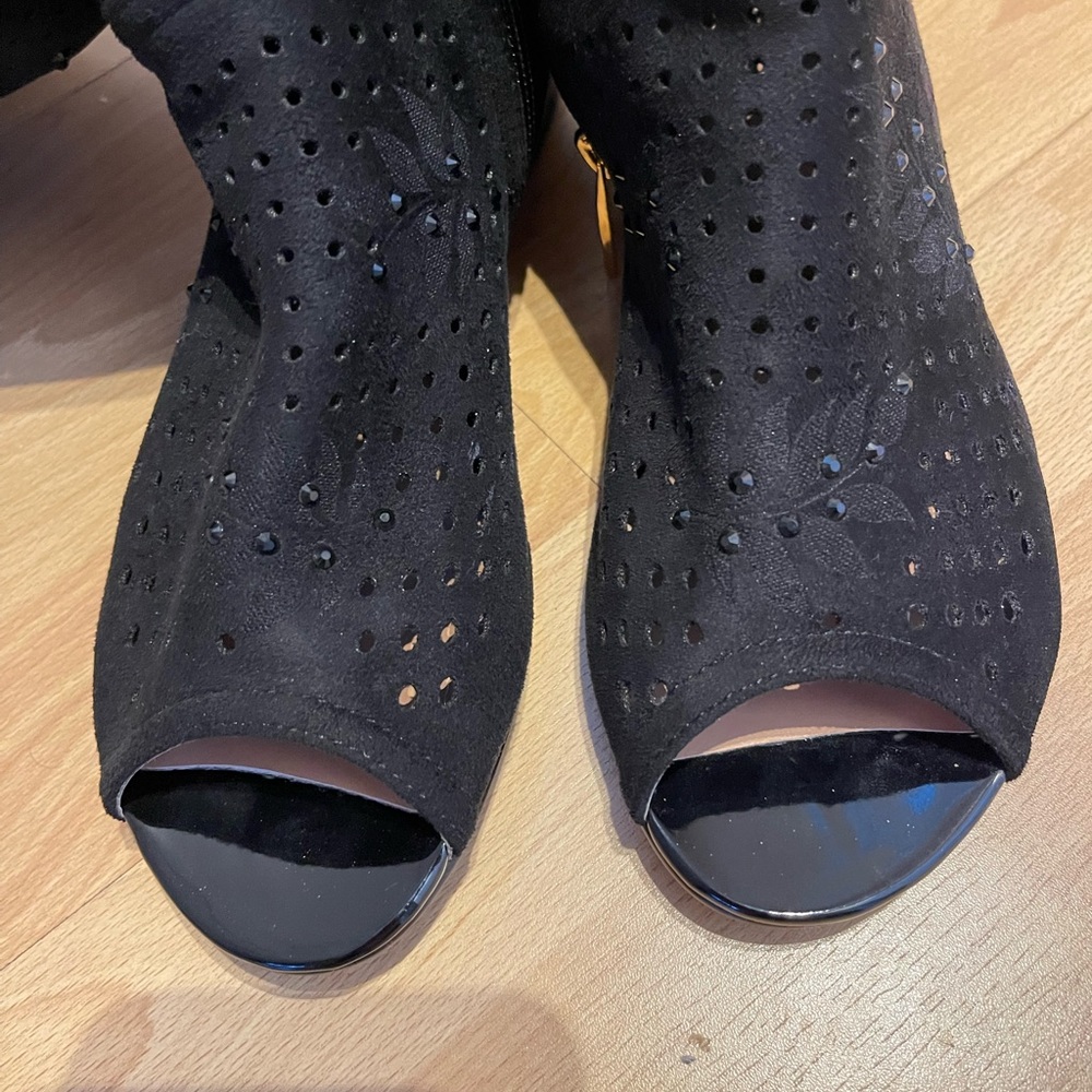 Brand new boots, newer worn suede knee high, open toe. - Picture 6 of 11